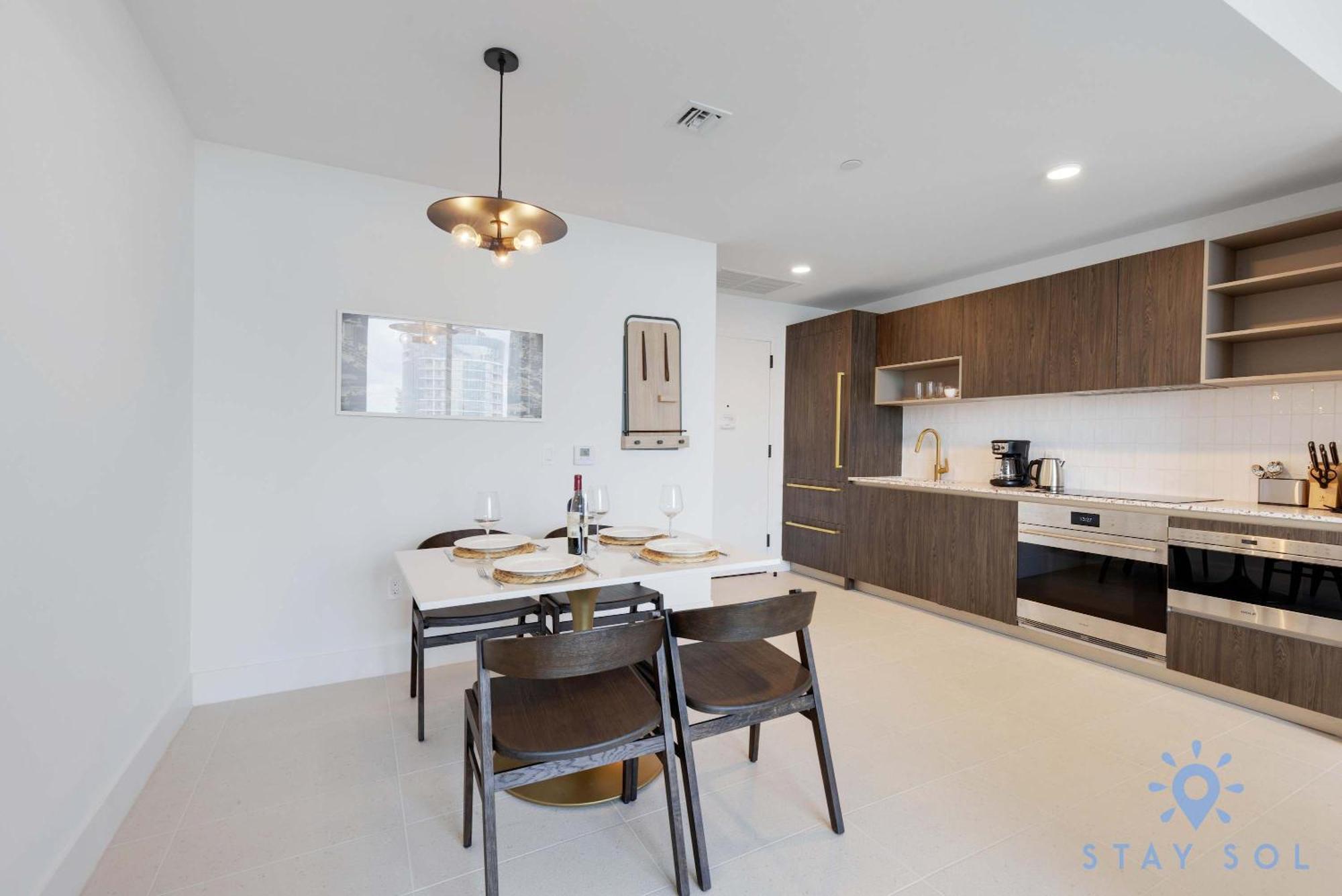 Modern Stylish 1br With Pool Apartment
