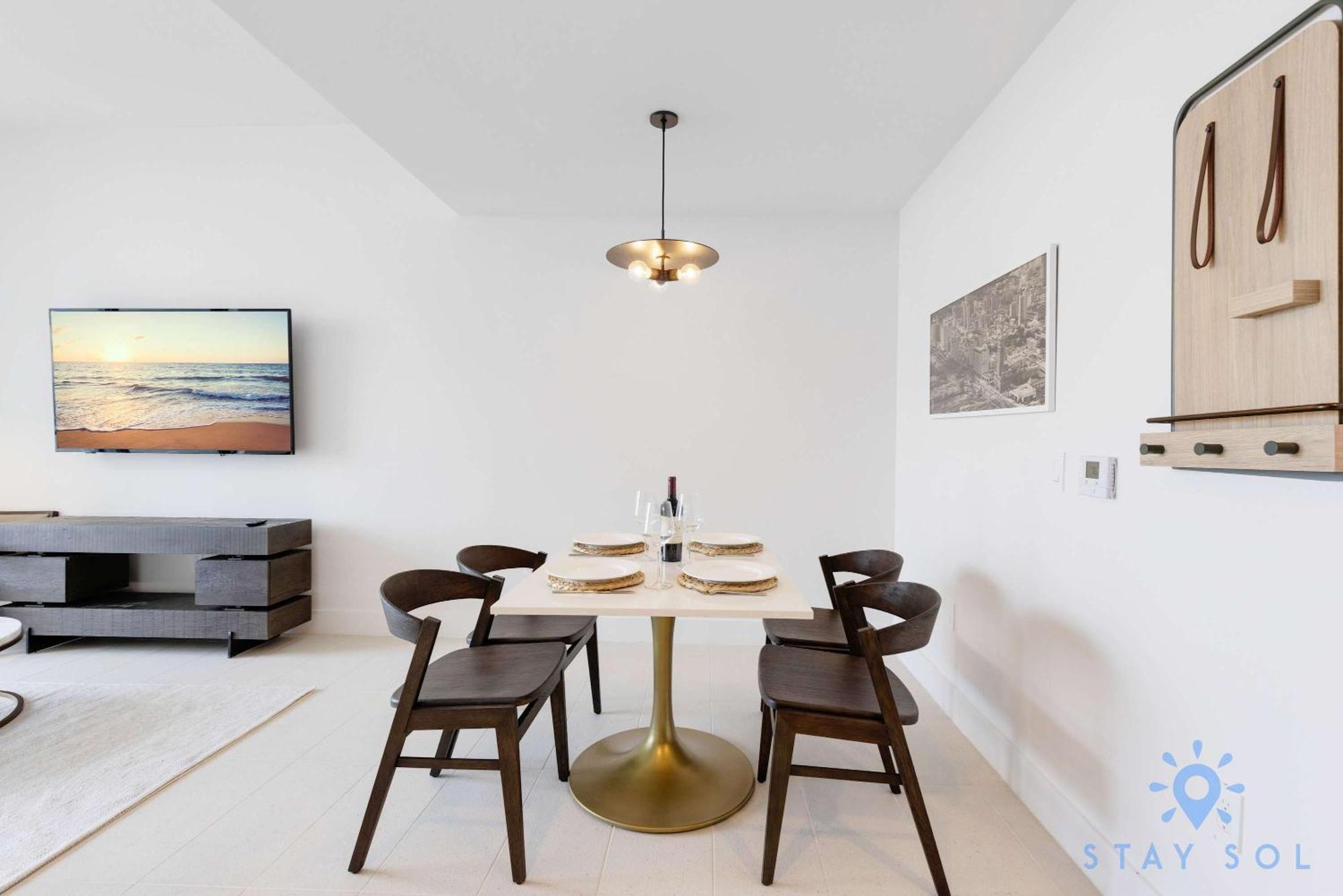 Modern Stylish 1br With Pool Apartment